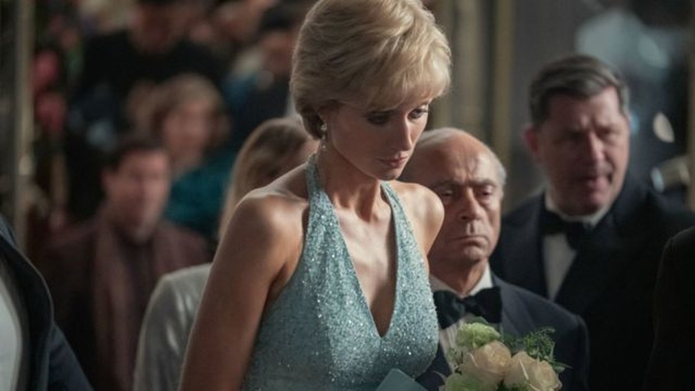 Atriz Elizabeth Debicki interpreta a princesa Diana na quinta temporada de 'The Crown'. — Foto: Netflix/via BBC