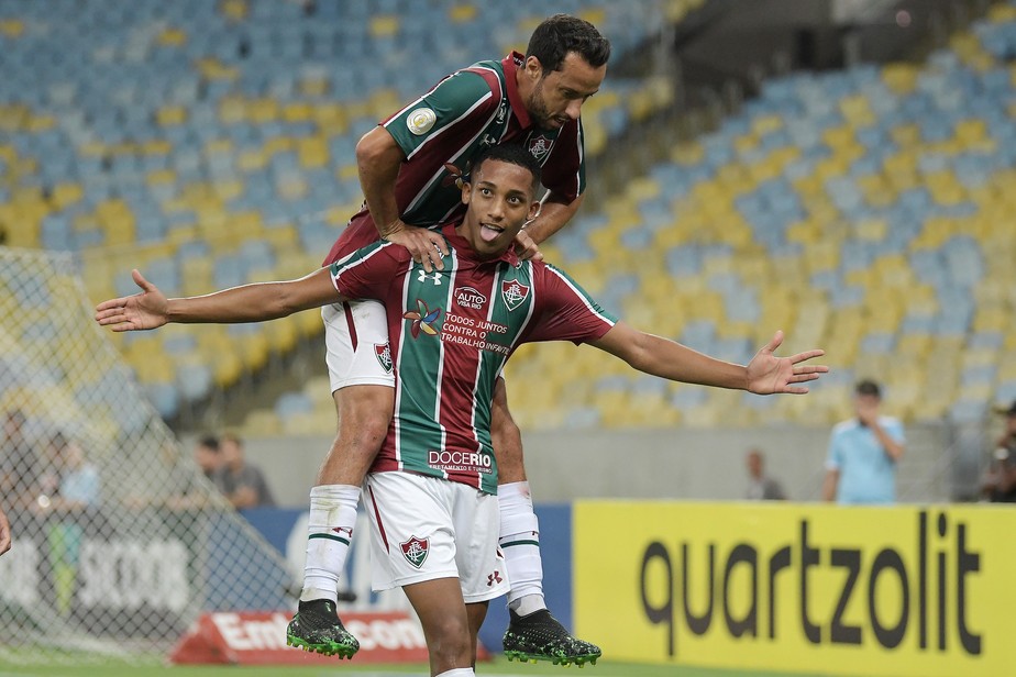 VAR, trave... De novo no 