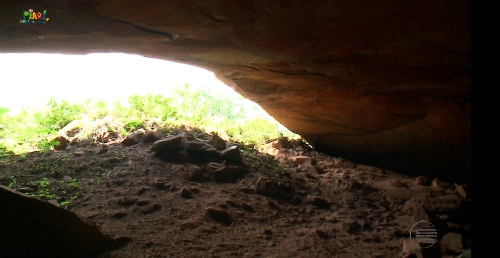 Pesquisadores estudam caverna inexplorada no Piauí; área interna chega a medir 7 m de altura — Foto: Reprodução