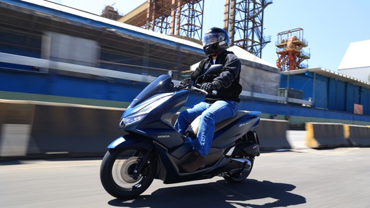 Teste: scooter Honda PCX 2023 muda de geração, troca o motor  e chega aos 44,5 km/l