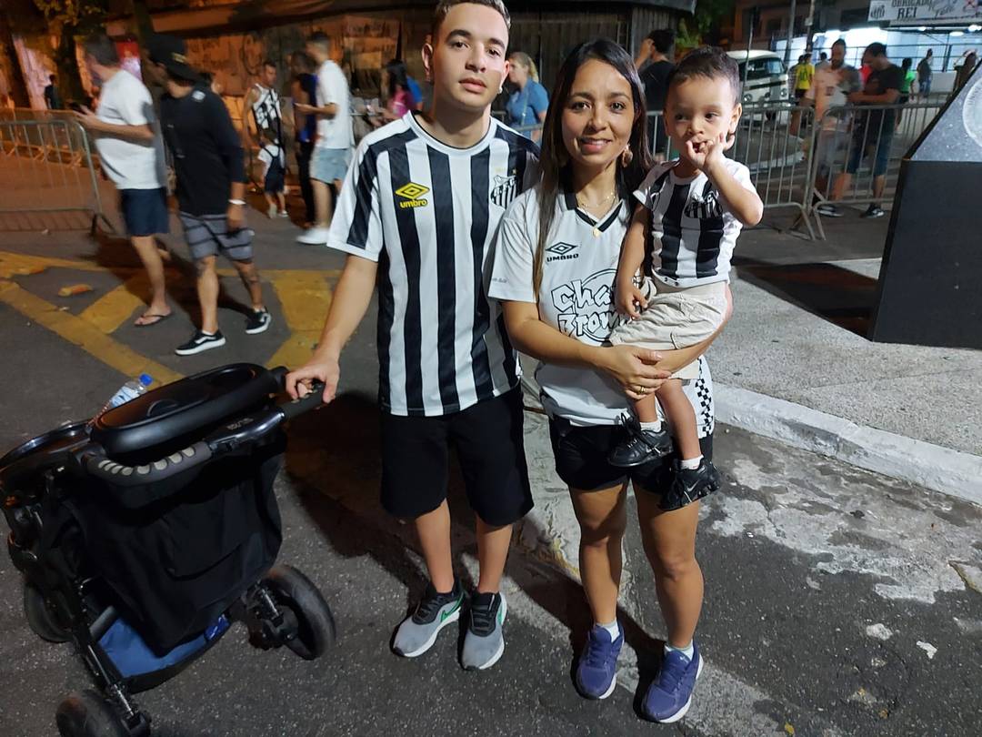 Fabiana Alves Chinen e os filhos
