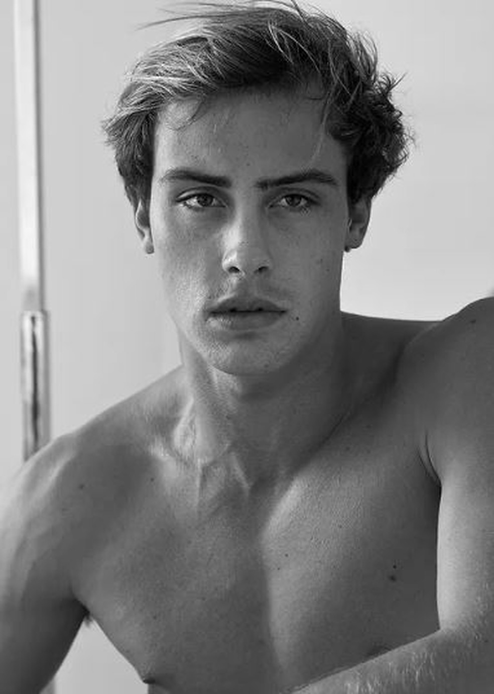 VALTER DESIDERIO BARRETO: Modelo Bruno Krupp vira réu por estelionato