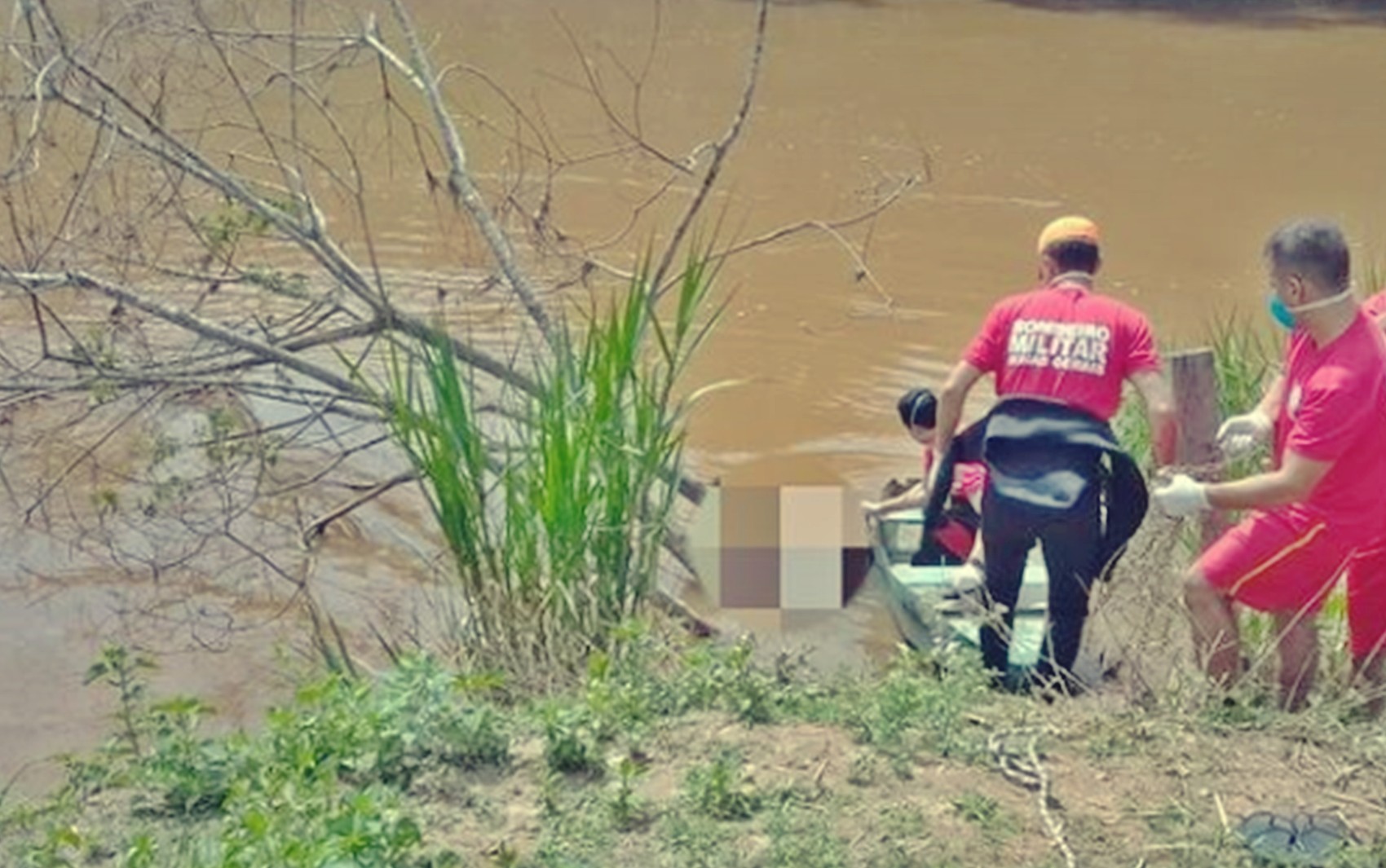 Corpo de homem é encontrado boiando em estágio avançado de decomposição em rio de Lavras, MG