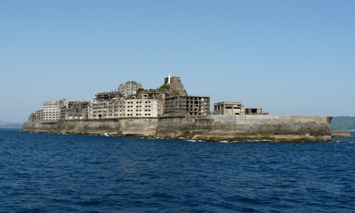 A desabitada e esquecida Ilha Hashima carrega uma fusão de mistério, pavor e fascínio (Foto: Por Hisagi (氷鷺) / Wikimedia Commons / Wikipedia)
