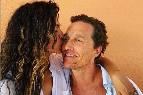A modelo e apresentadora brasileira Camila Alves com o marido, o ator norte-americano Matthew McConaughey (Foto: Instagram)