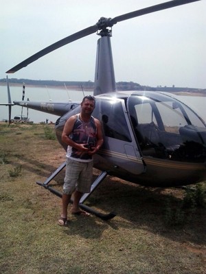 Empresário registrou foto com helicóptero momentos antes da aeronave cair em Furnas (Foto: Reprodução EPTV)