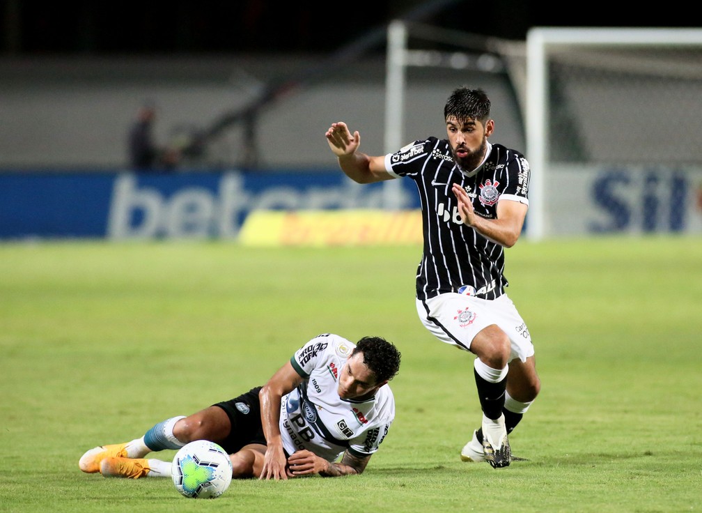 Bruno Méndez ganha elogios no Corinthians, mas julgamento e 
