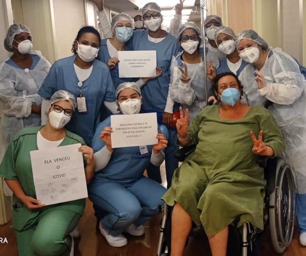 Atriz Barbara Bruno tem alta e deixa hospital curada da Covid-19 — Foto: Reprodução redes sociais