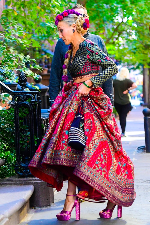 NEW YORK, NY - OCTOBER 20:  Sarah Jessica Parker  seen on the set of "And Just Like That..." the follow up series to "Sex and the City" in the West Village on October 20, 2021 in New York City.  (Photo by Raymond Hall/GC Images) (Foto: GC Images)