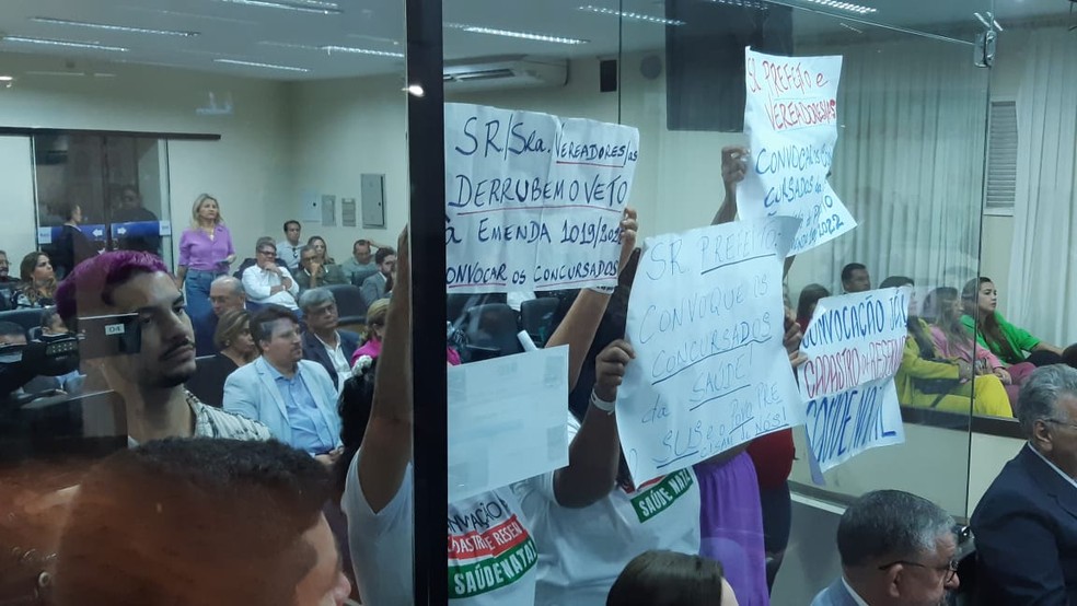 Protestos aconteceram na galeria — Foto: Sérgio Henrique Santos/Inter TV Cabugi