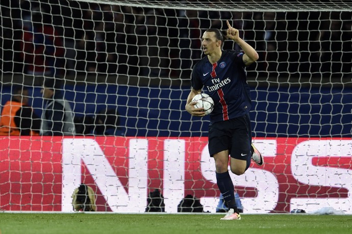 Ibrahimovic gol PSG x Manchester City (Foto: AFP)