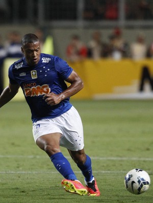 Experiente, Júlio Baptista dá a receita para Cruzeiro se manter no topo