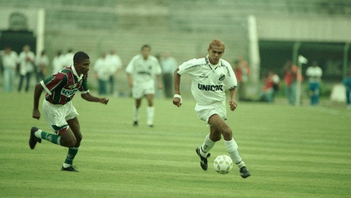 Giovanni Santos x Fluminense 1995 (Foto: Edu Garcia/Estadão Conteúdo)
