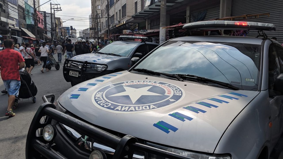 Fiscais da Receita já andavam por shopping popular à paisana em ação de inteligência — Foto: Receita Federal/Divulgação