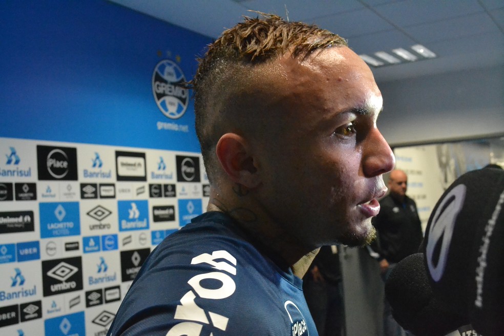 Everton voltou para pegar ritmo de jogo e ajudou na goleada sobre o Vitória (Foto: Beto Azambuja/GloboEsporte.com)