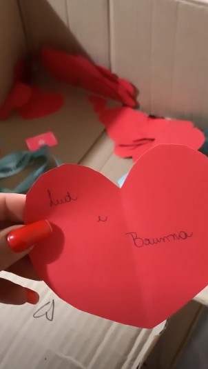 Ludmilla e Brunna Gonçalves ganham presentes do Dia dos Namorados (Foto: Reprodução Instagram)
