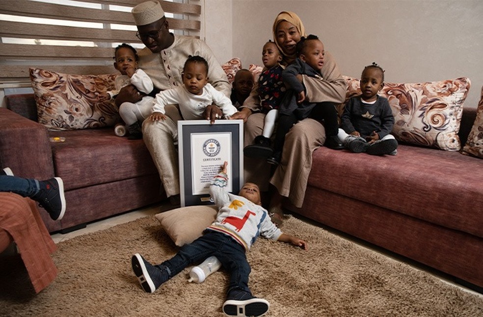 Bebês entraram para o livro dos records  — Foto: Abdellah Azizi/ Guinness World Records.