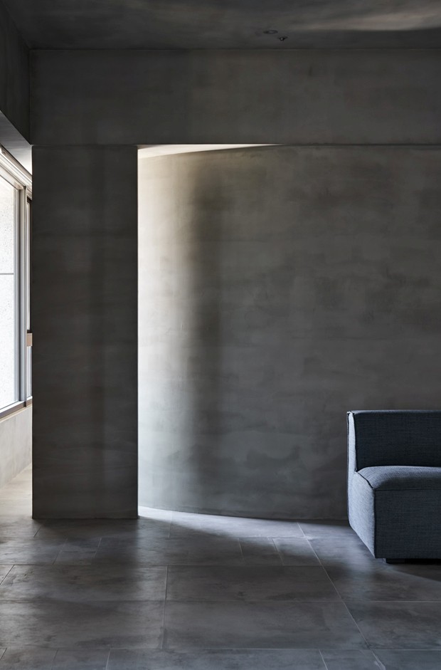 Apartamento minimalista se guia pela arte e pela pureza (Foto: FOTOS WEI YI INTERNATIONAL DESIGN ASSOCIATES/DIVULGAÇÃO)