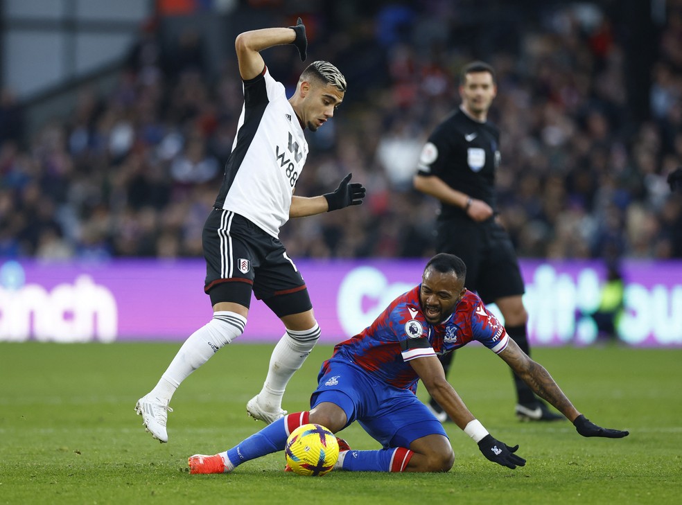 Andreas Pereira em ação pelo Fulham no último jogo, contra o Crystal Palace — Foto: Reuters