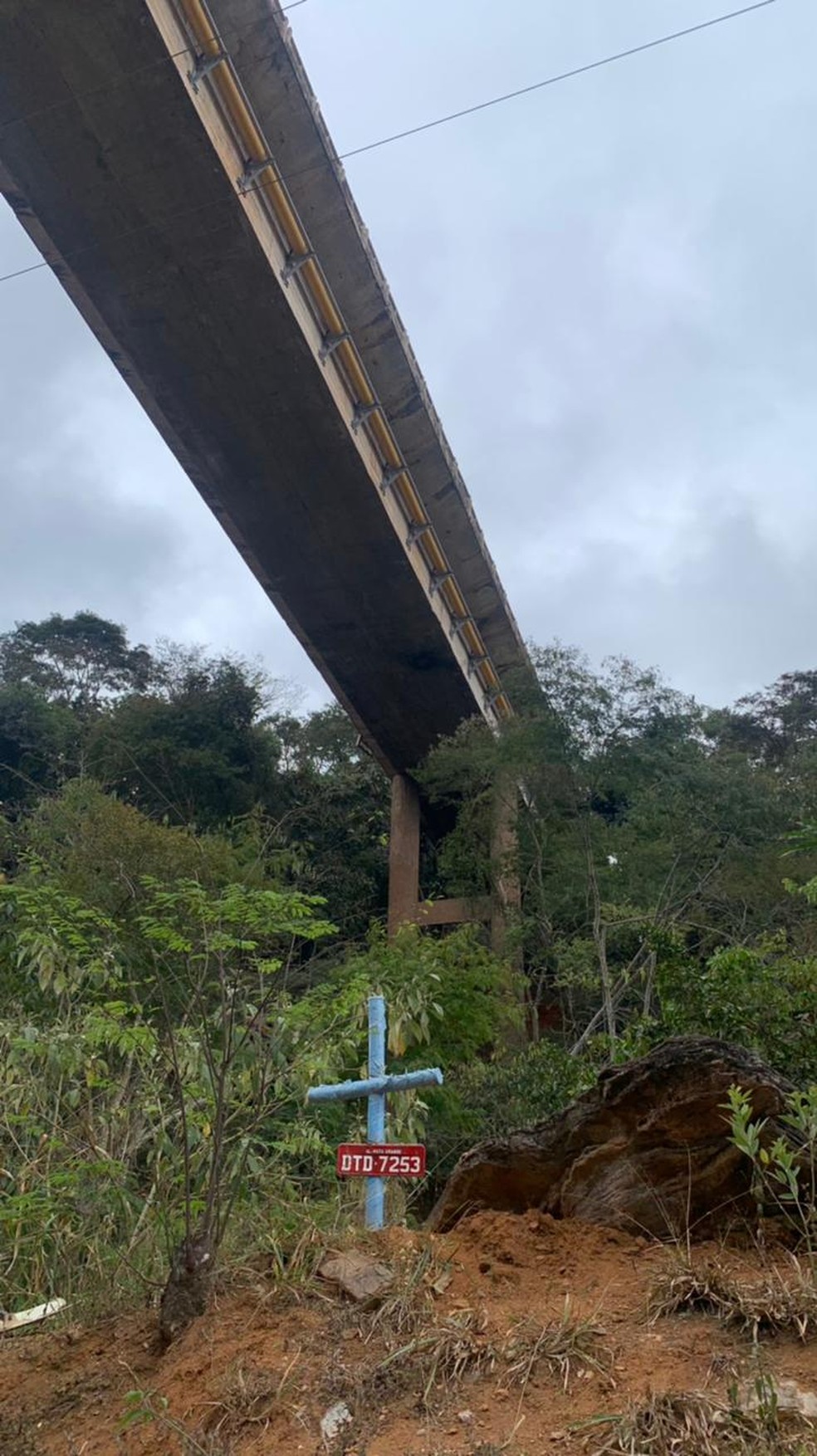 Caminhão cai de viaduto na BR-381, em João Monlevade; segundo a PRF, três  pessoas morreram | Minas Gerais | G1