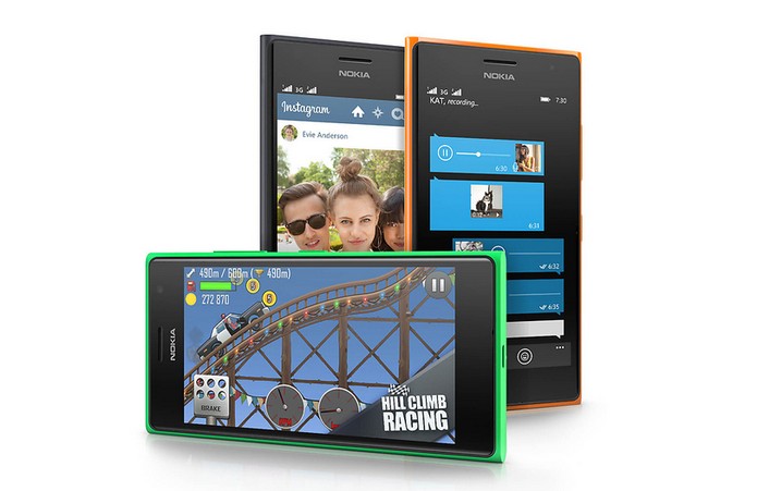 Lumia 730 tem bateria mais potente (Foto: Divulgação/Microsoft)