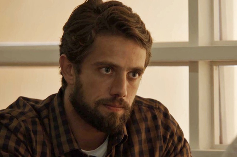 Renato incentiva Aura a denunciar Gael (Foto: TV Globo)