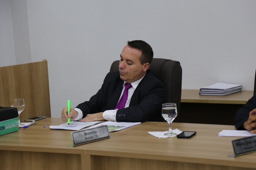 Vereador Fernando Brand&atilde;o (PR) foi investigado por suspeita de mensalinho de funcion&aacute;rios de gabinete (Foto: C&acirc;mara de Vereadores de Sinop-MT/ Assessoria)