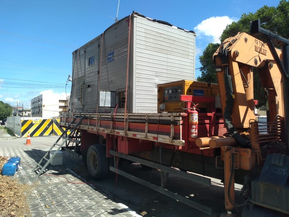 Caminhão com equipamentos farão análise no solo dos bairros Mutange Pinheiro e Bebedouro, em Maceió — Foto: Carolina Sanches/TV Gazeta