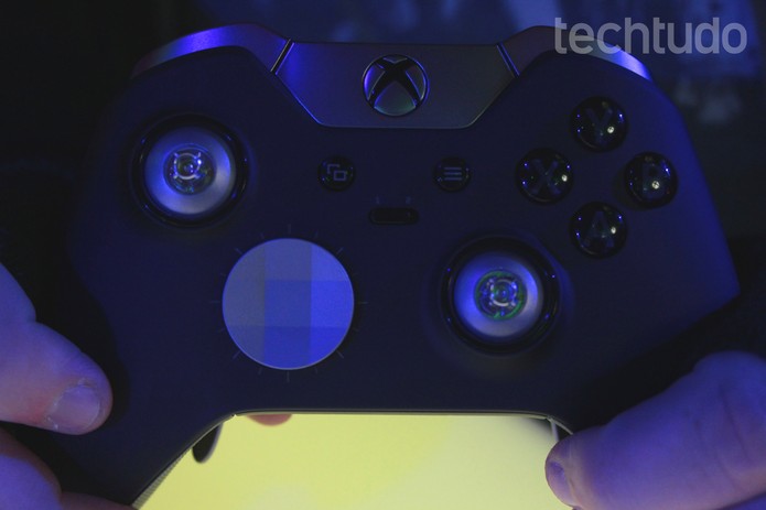 Joystick tem o visual semelhante ao original do Xbox, mas pode ser personalizado (Foto: Tais Carvalho/TechTudo)