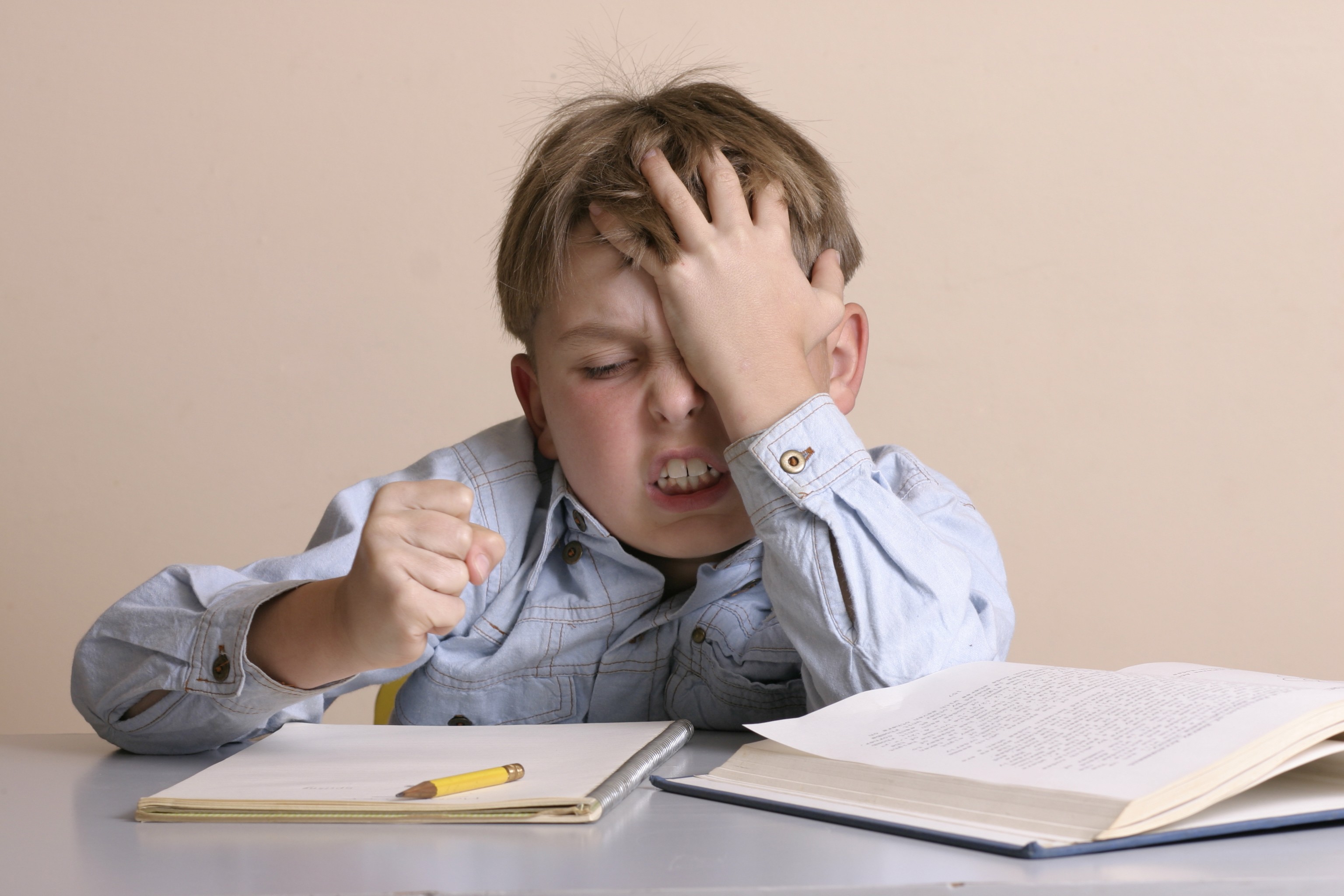 Criança que não gosta de estudar (Foto: Thinkstock)