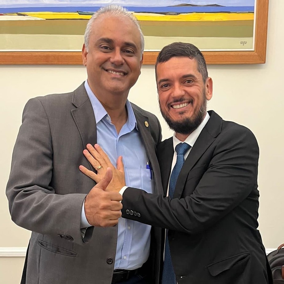 Os deputados Jair Bittencourt (à esq.) e Rodrigo Bacellar, ambos do PL, disputam a presidência da Alerj