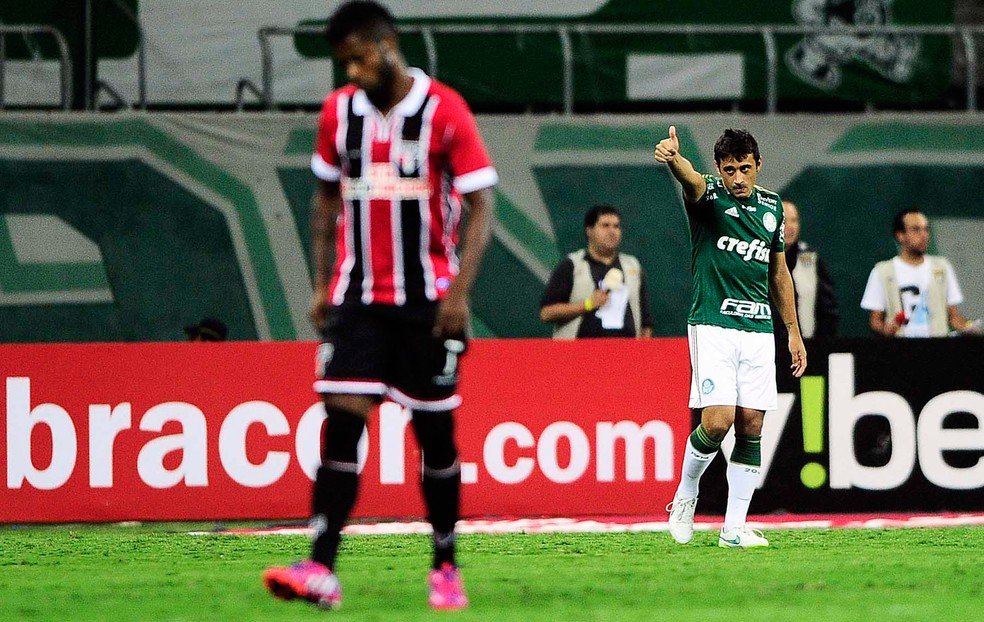 Palmeiras relembra gol de cobertura de Robinho contra Rogério Ceni há oito anos; confira