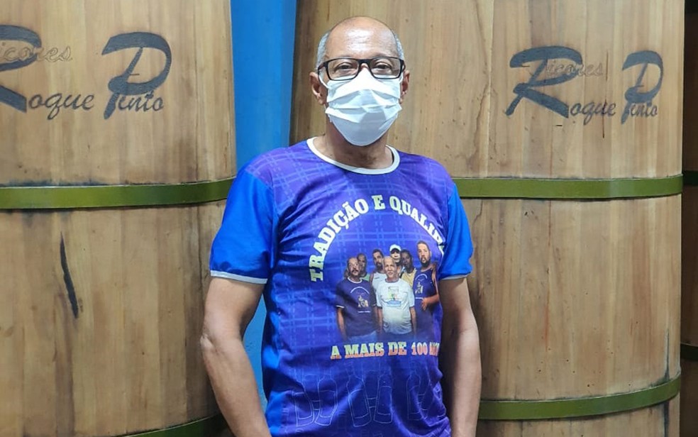 Rosival Pinto, produtor de licor em Cachoeira. no rec&ocirc;ncavo baiano &mdash; Foto: Arquivo Pessoal