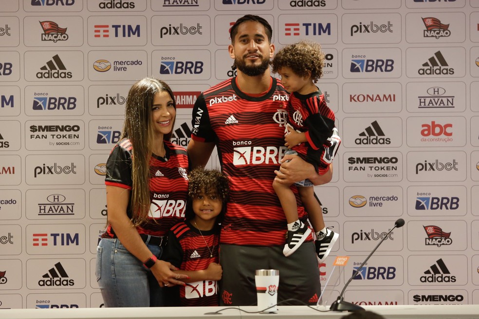 Pablo assinou contrato até dezembro de 2025 — Foto: Gilvan de Souza/Flamengo