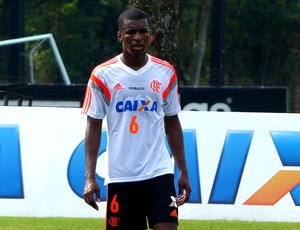 Perto de anúncio, zagueiro Erazo fala em orgulho de trabalhar com Felipão