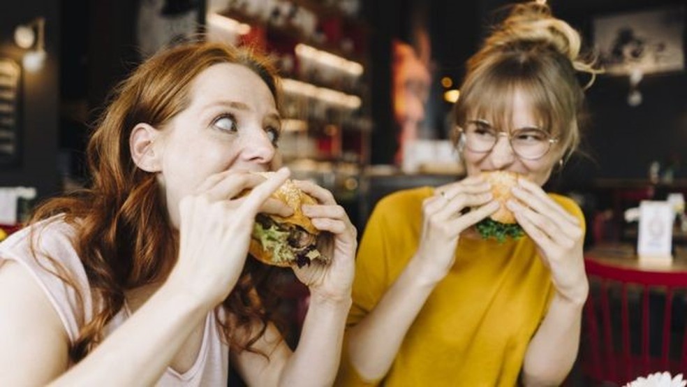O consumo excessivo de carne vermelha tem sido questionado cada vez mais por parte dos consumidores — Foto: Getty Images via BBC