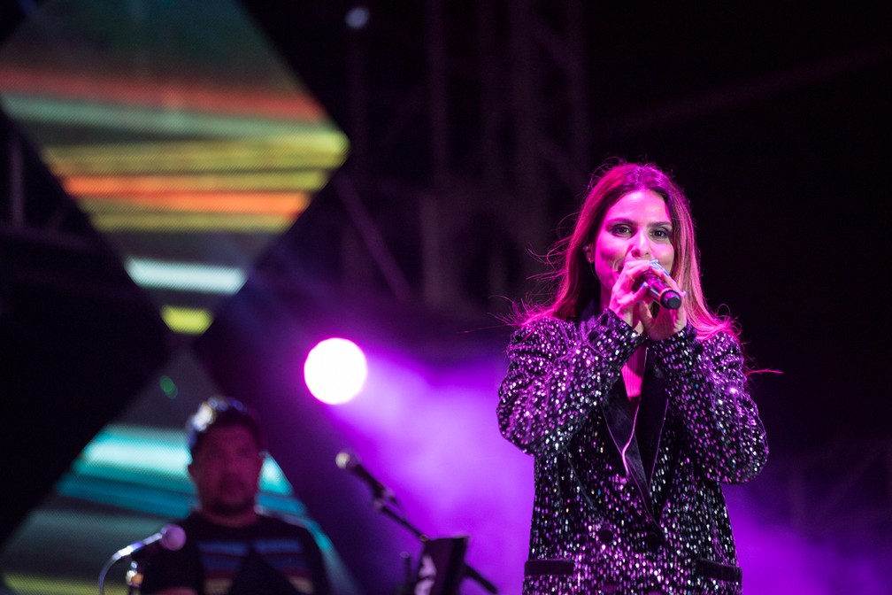Aline Barretos solta a voz em noite especial na Festa do PeÃ£o de Barretos 2019 â€” Foto: Ricardo Nasi/G1