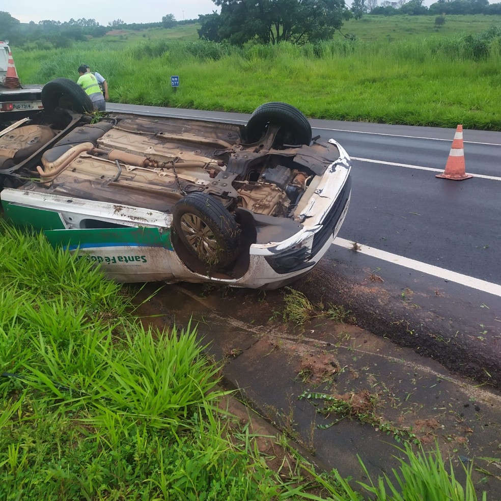 Cinco pessoas foram socorridas e encaminhadas &agrave; UPA de Jales &mdash; Foto: R&aacute;dio Santa F&eacute;/Divulga&ccedil;&atilde;o