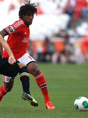 Criciúma negocia a contratação do lateral Cortez