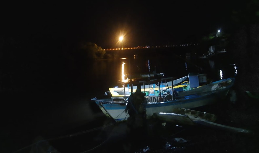 Nove embarcações afundaram e tiveram perda total em Peruíbe — Foto: G1 Santos