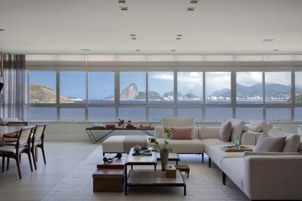 Apê de 400 m² tem vista para obra de Niemeyer em Niterói  (Foto: @DenilsonMachadoMCA / @mca_estudio)