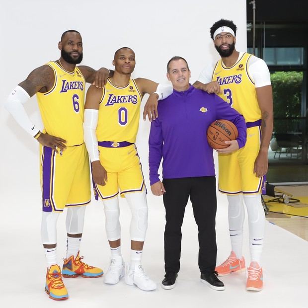 NBA: Frank Vogel, técnico do Lakers, foi demitido nesta segunda-feira (11) (Foto: Jim Poorten/NBAE via Getty Images)