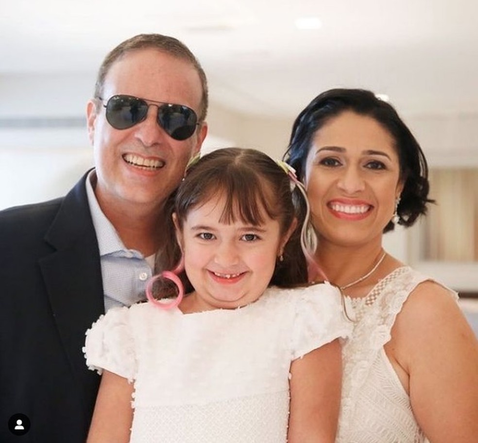 O produtor musical Dudu Braga, filho de Roberto Carlos, ao lado da filha Laura e da esposa Valeska Braga. — Foto: Reprodução/Instagram