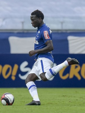 Kunty Caicedo, zagueiro do Cruzeiro (Foto: Washington Alves / Light Press)