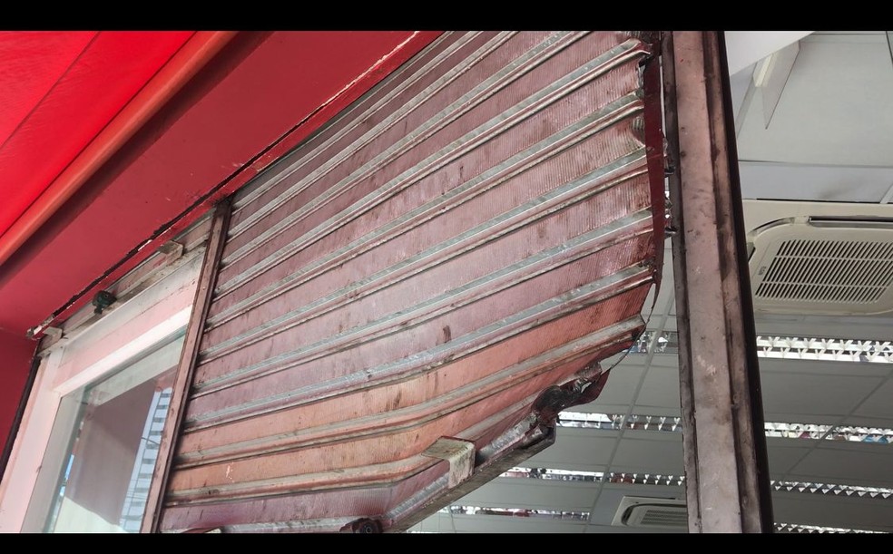 Farmárcia foi arrombada durante a madrugada na Zona Sul de Natal — Foto: Carlos Dhaniel/Inter TV Cabugi