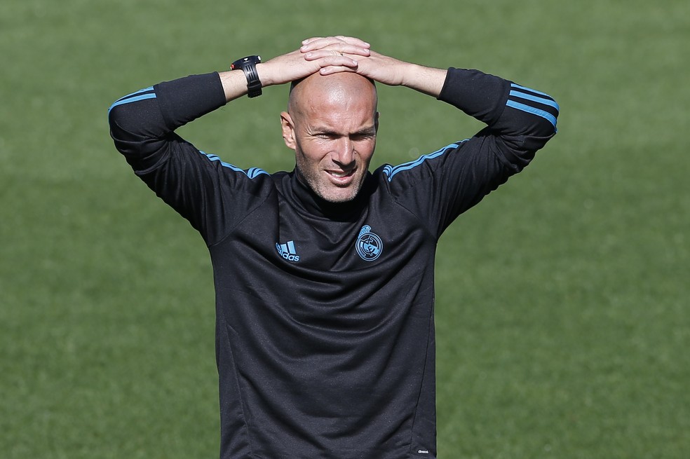 Zidane não terá Benzema por um mês e também não relacionou Asensio, um dos destaques da temporada (Foto: AP )