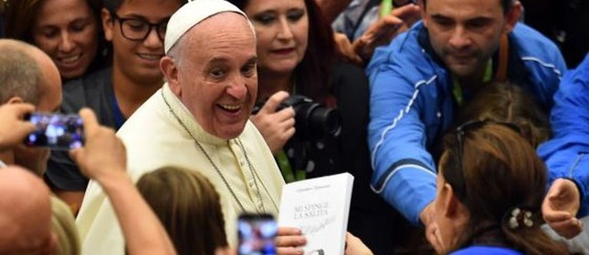 Papa Francisco em encontro com atletas paralímpicos (Foto: AFP)