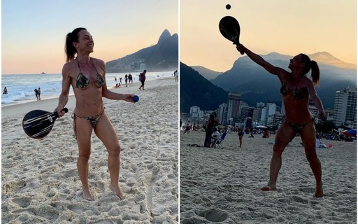 Carla Marins posa de biquíni ao jogar frescobol com filho em praia