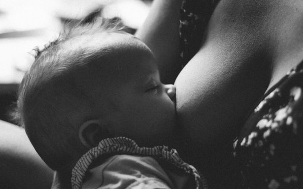 Moises Chencinski: A relação entre a dor na hora de amamentar e a língua do bebê — Foto: Crescer