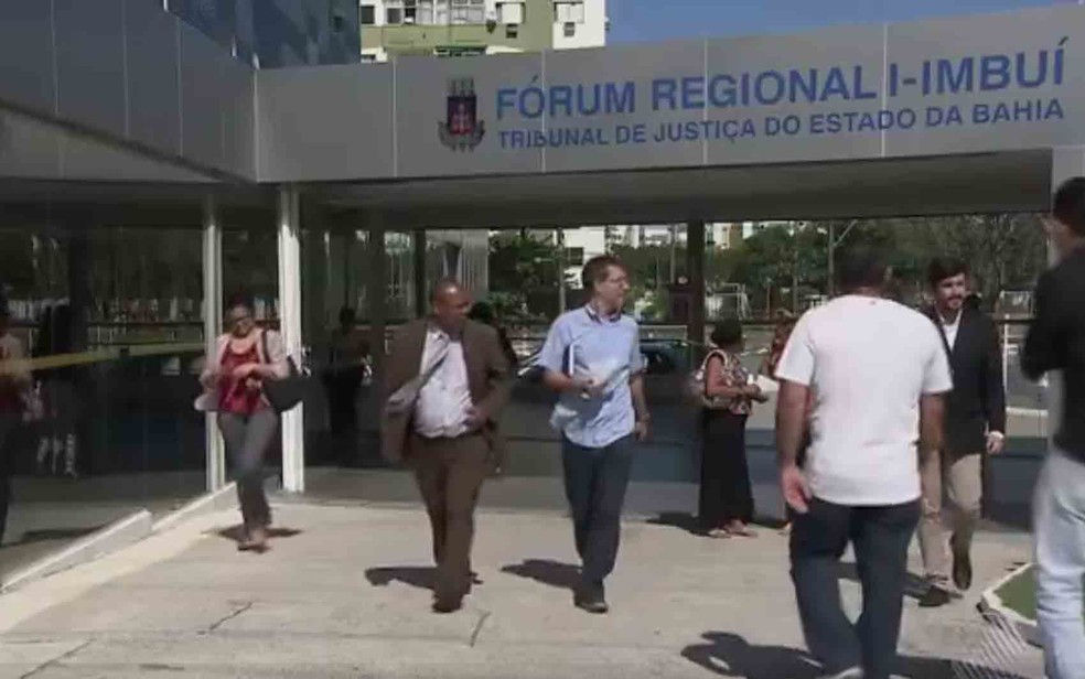 Caso ocorreu no Fórum Regional I, do Imbuí (Foto: Reprodução/ TV Bahia)